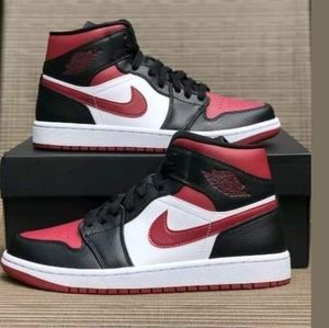 Nike Air Jordan 1 Mid Bred Toe